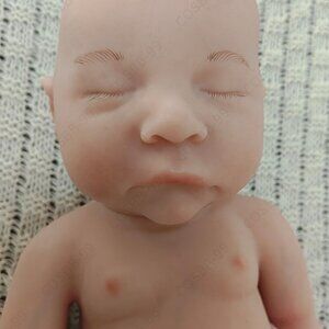 39cm Cute Baby Closed Eyes Sleeping Baby Girl Platinum Silicone Reboen Baby Doll